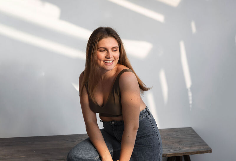 Neutraliser les reflets roux des cheveux bruns