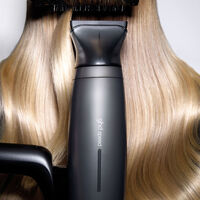 S&egrave;che cheveux Speed avec trousse et spray volume