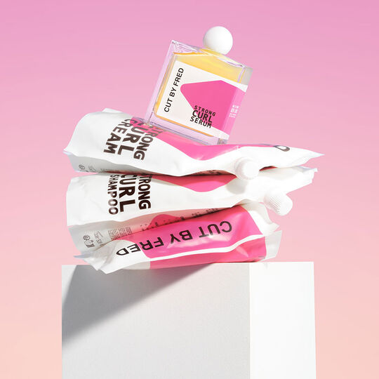 Cr&egrave;me de d&eacute;finition cheveux tr&egrave;s boucl&eacute;s fris&eacute;s Strong Curl Cream