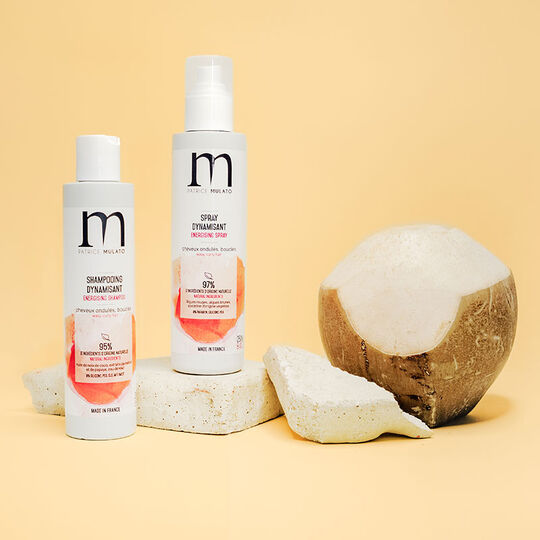 Shampooing dynamisant pour cheveux ondul&eacute;s et boucl&eacute;s
