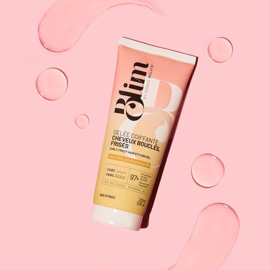 Gel&eacute;e coiffante cheveux boucl&eacute;s fris&eacute;s Blim