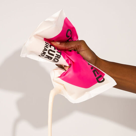 Cr&egrave;me lavante cheveux tr&egrave;s boucl&eacute;s fris&eacute;s Strong Curl Shampoo