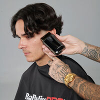 Rasoir double grille avec lumi&egrave;re d&eacute;sinfectante UVFOIL02